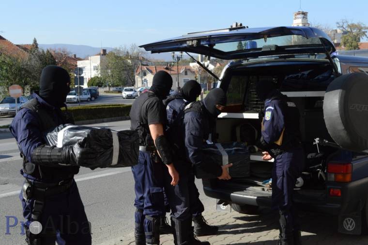 Vámosfióktól a házkutatásig