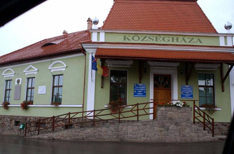 Megtűrten, magyarul Erdélyben