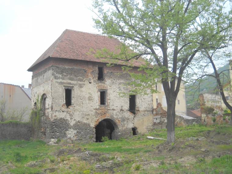 Szilágysomlyó: három vár egyetlen romja