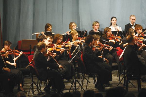 Munteanu számon kéri a Magyar Nemzeti Filharmonikus Zenekartól a román plakátot