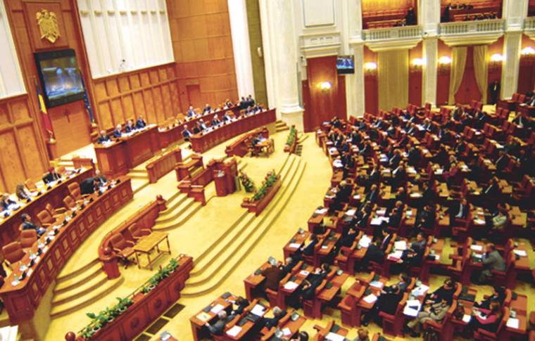 Közel hatszáz fősre nőhet a parlament létszáma