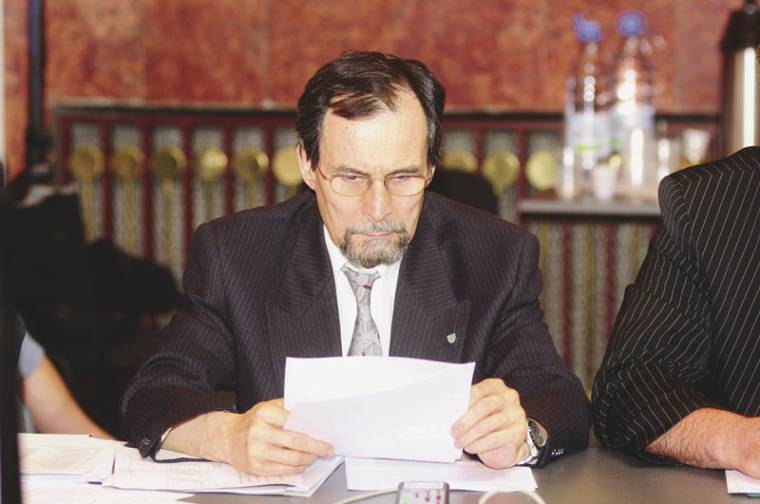 A megyei tanácsból és az MPP-ből is kilép dr. Vajna Imre