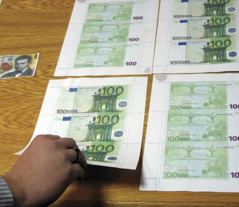 Pénzhamisítókat fogott el a rendőrség