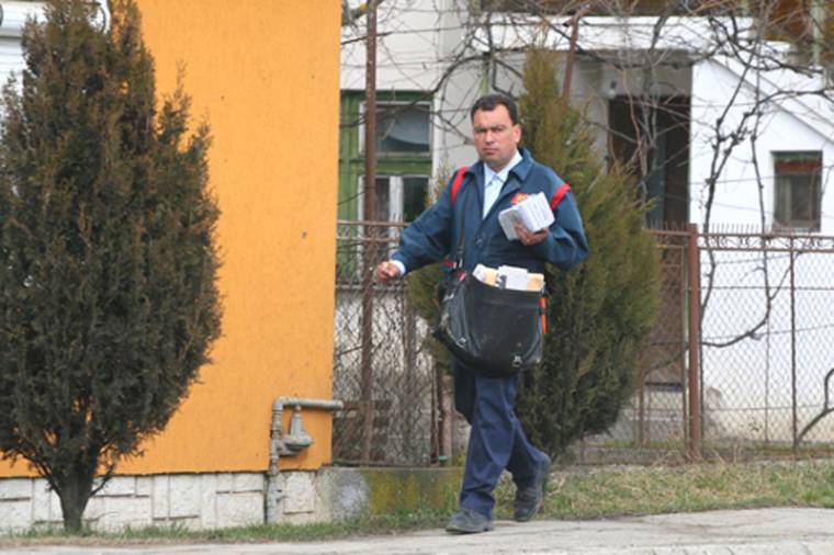 Szabadságra küldi alkalmazottait a posta