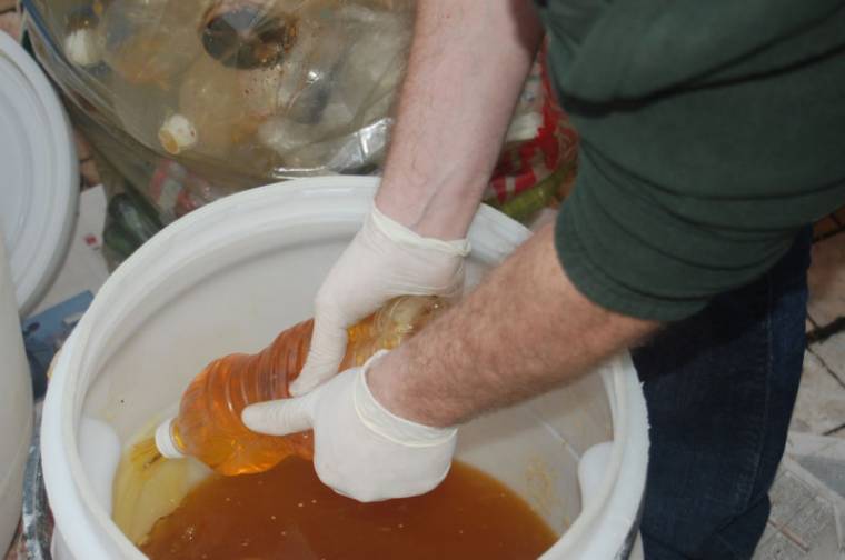 Udvarhely: 250 liter használt olaj gyűlt össze