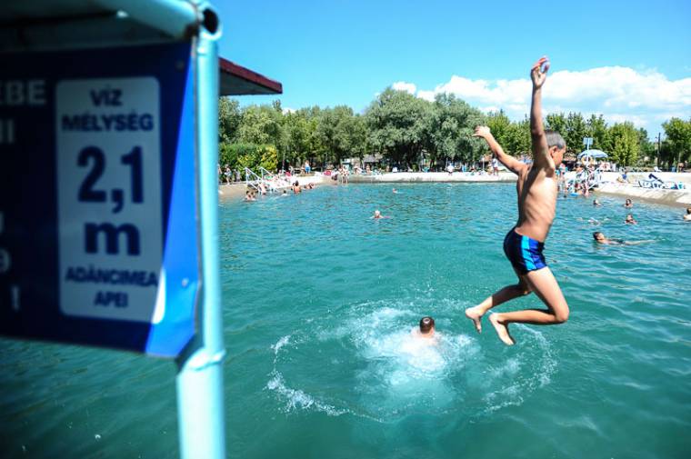 Csobbanni csak ésszel, vigyázva a gyerekekre – figyelmeztet a tűzoltóság