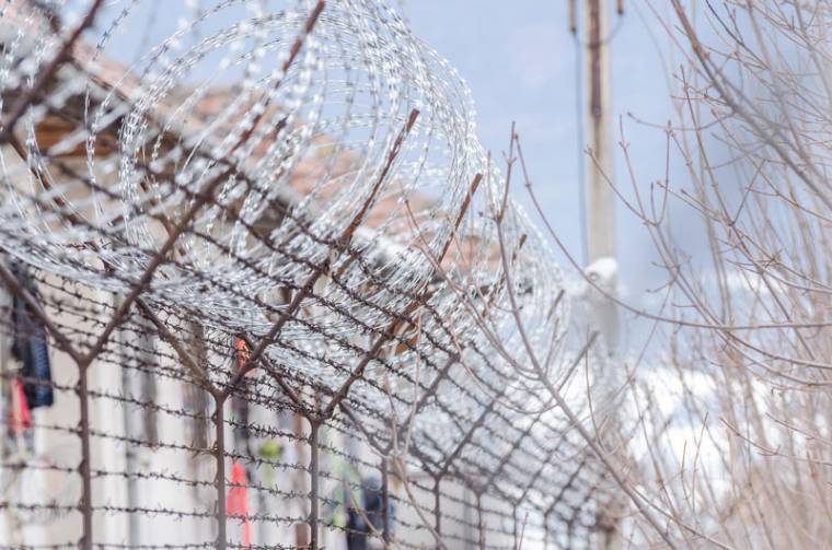 Belső vizsgálatot indítanak a börtönben, ahonnan tévedésből három rabot engedtek ki