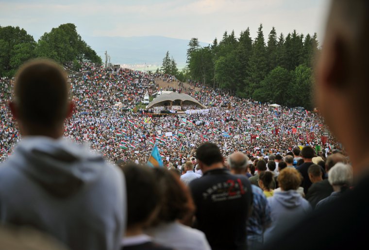 A csíksomlyói búcsú üzenete: meglátni Mária tekintetét, és védeni az emberi életet