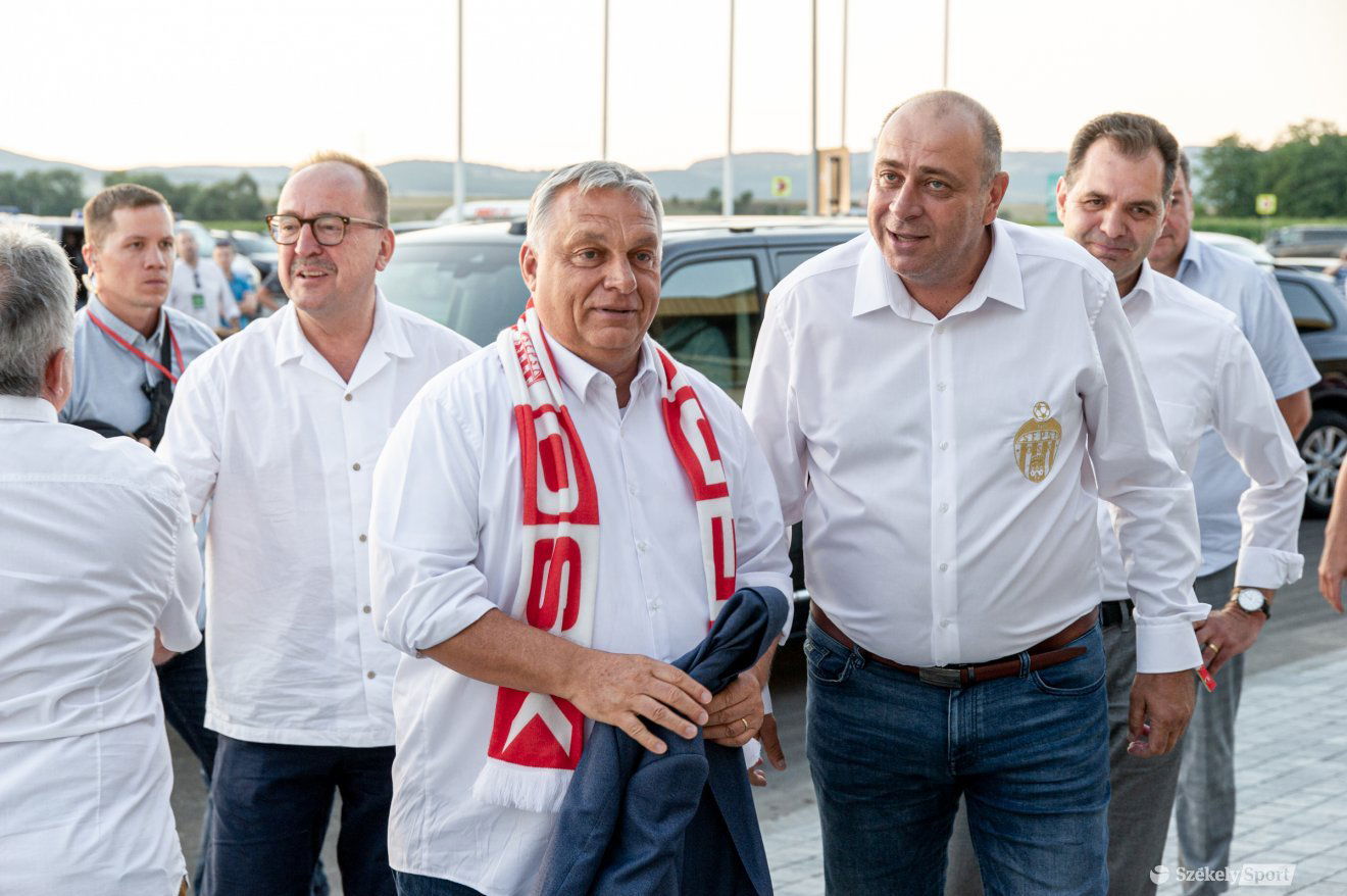 Orbán Viktor a Sepsi OSK meccsére érkezett Sepsiszentgyörgyre •  Fotó: Pinti Attila