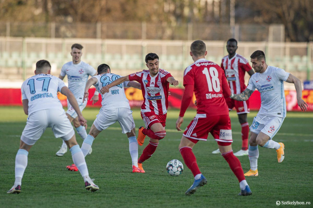 Aki az alapszakaszt követően első helyen végez, később meg is nyeri a bajnokságot. Az FCSB egy ponttal előzte meg a Kolozsvári CFR-t •  Fotó: Pinti Attila