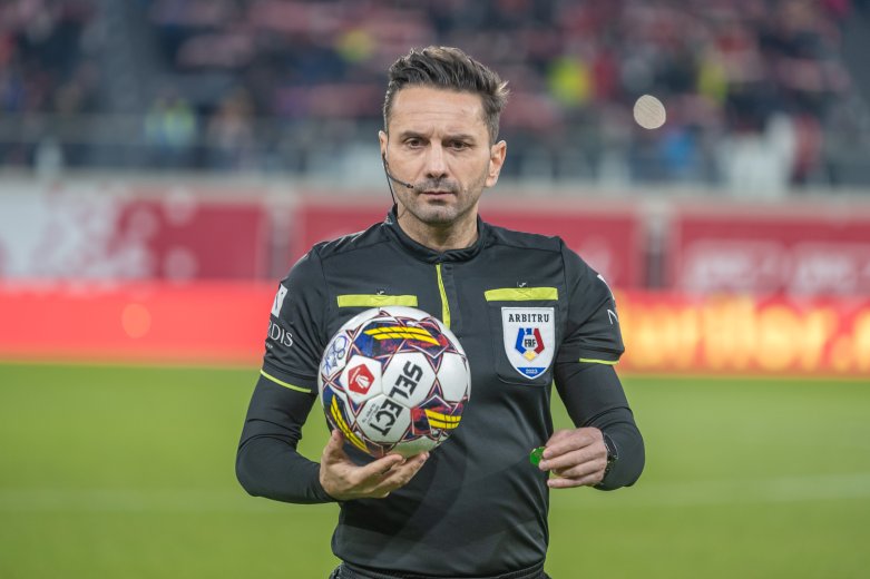 Az edzők letehetik a nyakbaakasztót, jön az ötödik játékvezető, változtak az átigazolási időszakok