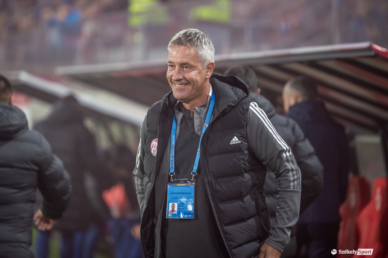 Cristiano Bergodi vezetőedző és a játékosok is sokkal jobb hangulatban készültek •  Fotó: Pinti Attila
