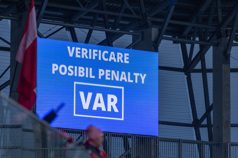 Finomhangolják a rendszert – magyarázatot kaptunk a VAR lassú működésére