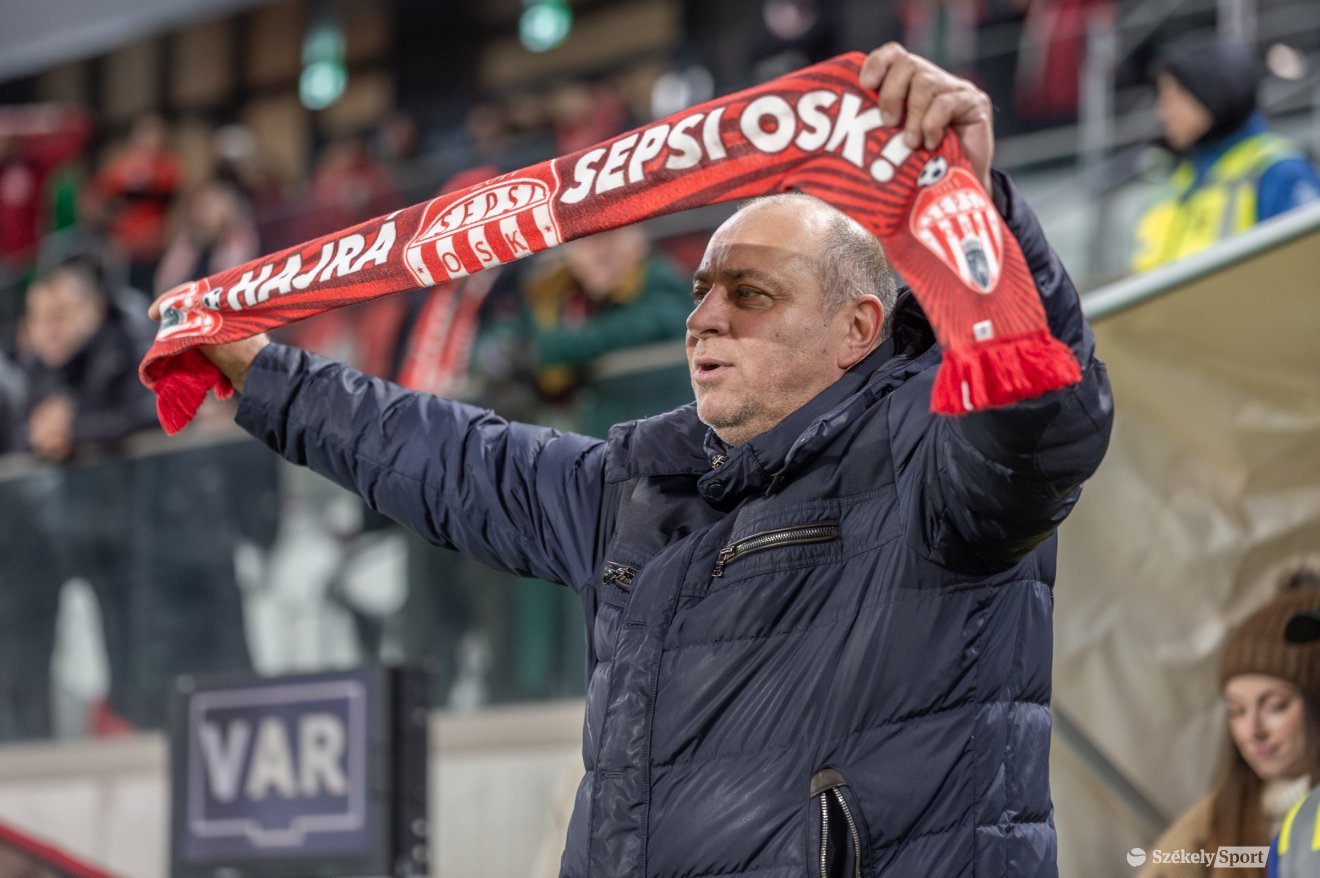 Diószegi László: „Ez nem egy jótékonysági vállalat, hogy a játékos egyet gondol és el akar menni, ez csak akkor lehetséges, ha a klubnak is megéri, hogy elengedjük” •  Fotó: Pinti Attila