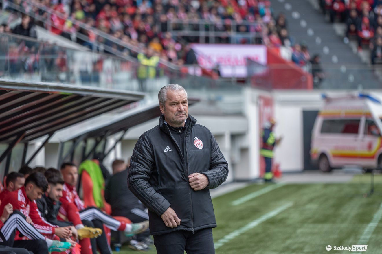 Bernd Storck: „úgy gondolom, a sorsunk a saját kezünkben van, az alapszakasz utolsó három meccsét meg kell nyernünk” •  Fotó: Pinti Attila