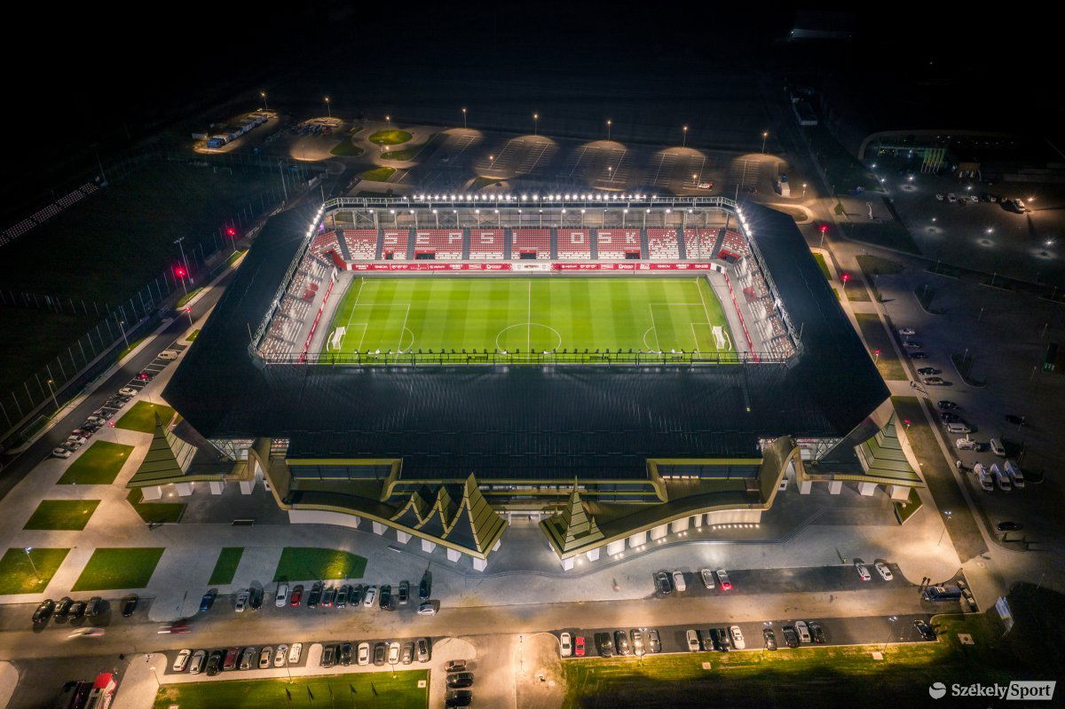 A Sepsi OSK új stadionja. A nagy beruházás ellenére Diószegi László csapata egyelőre gyengélkedik • Fotó: Pinti Attila