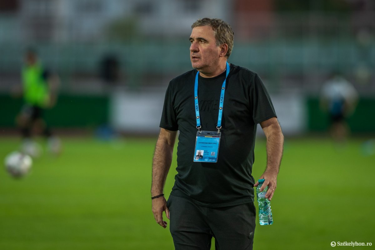 Hagi egyáltalán nem lehetett elégedett csapata teljesítményével •  Fotó: Pinti Attila