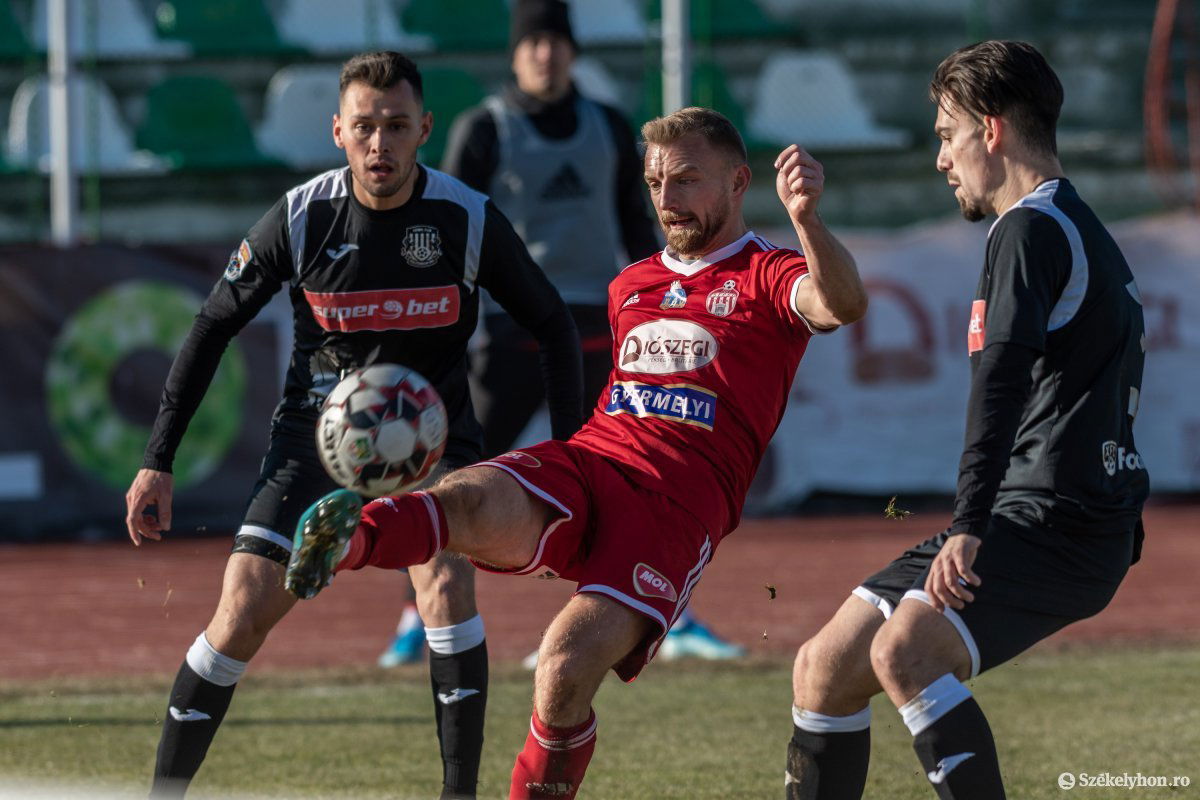 &bullet;  Fotó: Pinti Attila