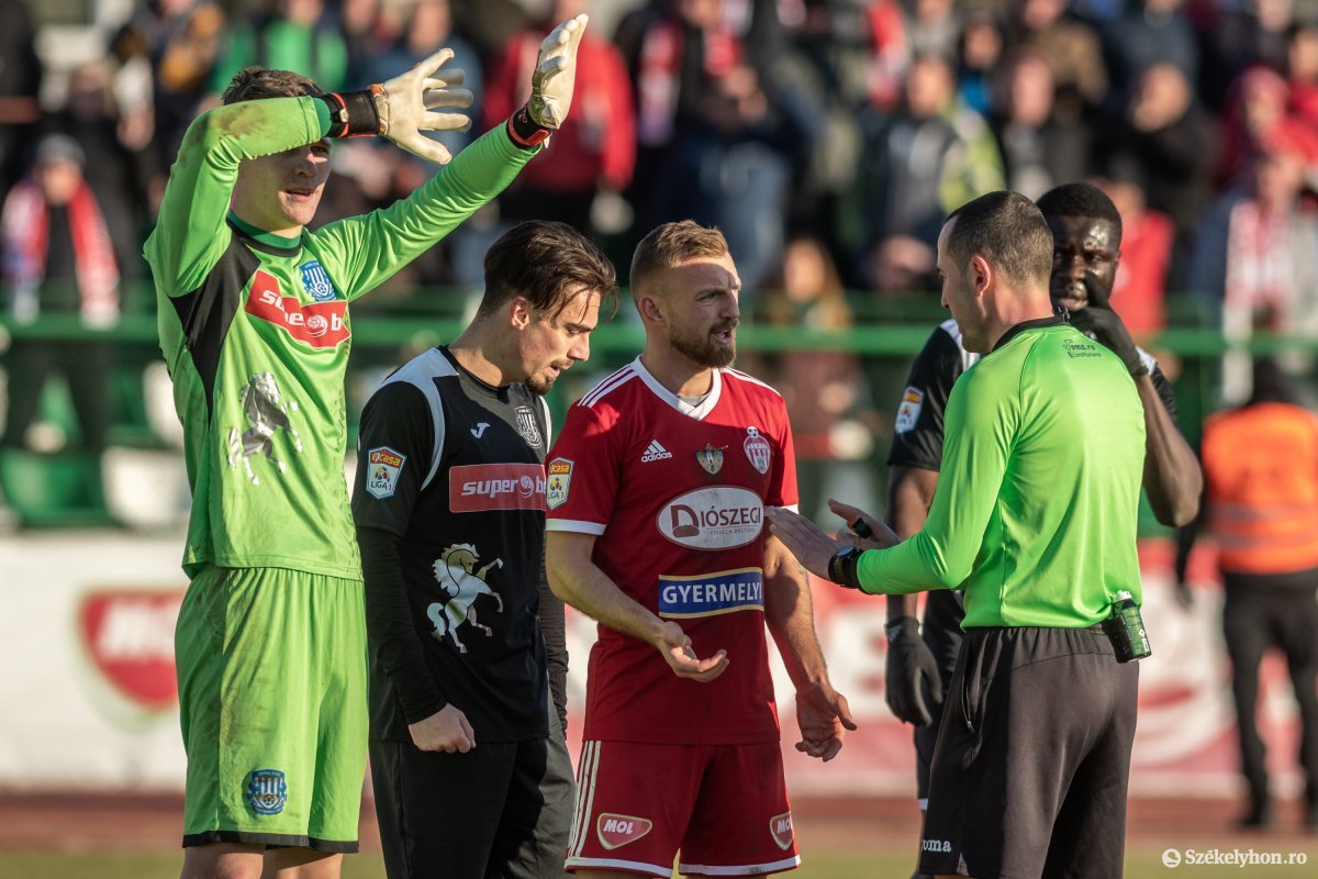 &bullet;  Fotó: Pinti Attila