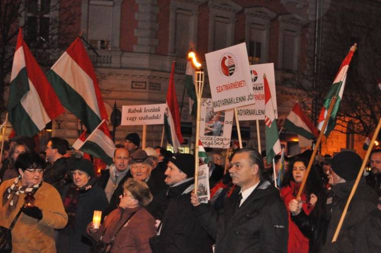 A Békemenetre vitte az erdélyiek támogató üzenetét az EMNT