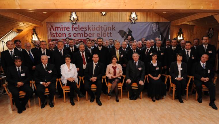 Felesküdtek az autonómiára a néppárti jelöltek