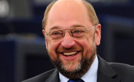 Schulz váltja Buzeket