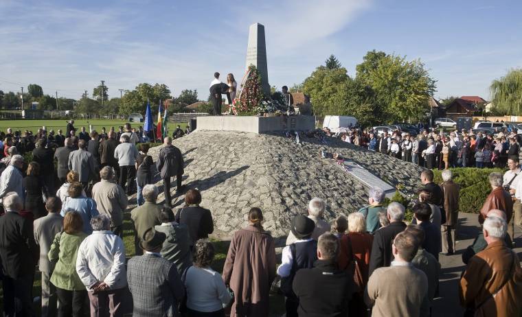 Méltóságteles megemlékezés az aradi Szabadság-szobornál