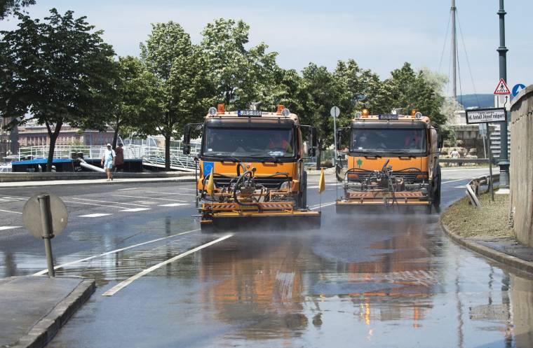Lassú az apadás a Dunán