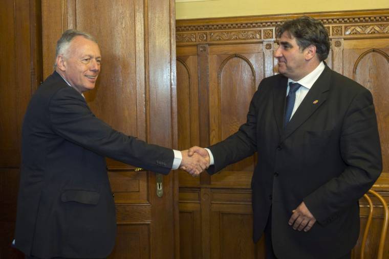 Budapest támogatja az erdélyi magyarság törekvéseit