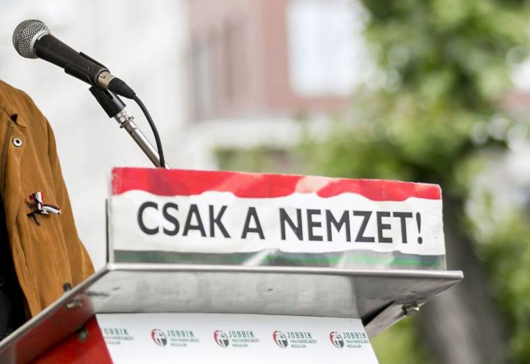 A trianoni szerződés felülvizsgálatát követeli a Jobbik