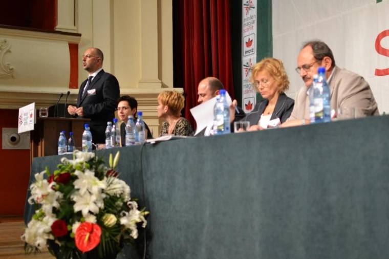 Polgári kezdeményezéssel kampányol az RMDSZ