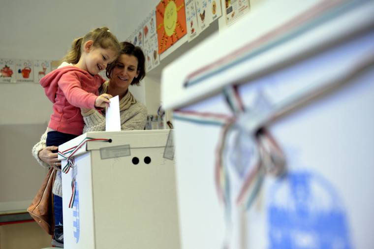 Provokáló recepciós Seuso-kincsekkel: erdélyi sajtós a pesti választásokon