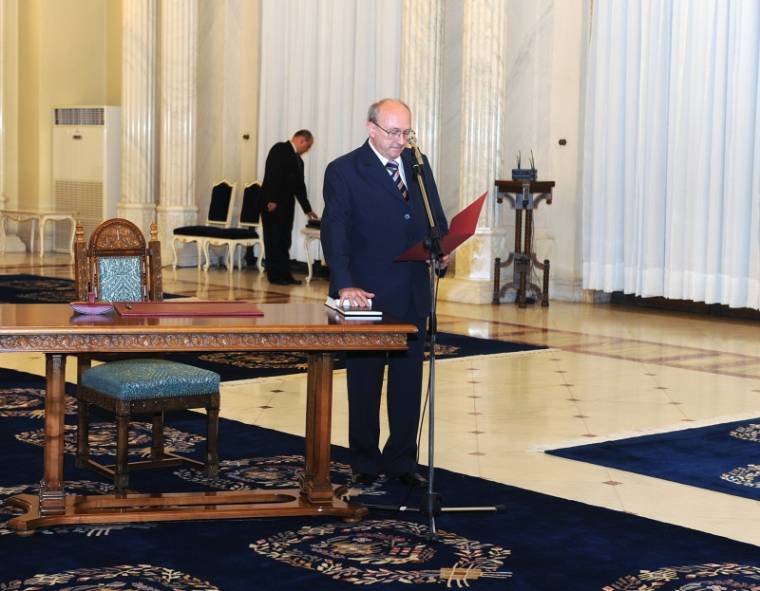 Hivatalba lépett az új egészségügyi miniszter