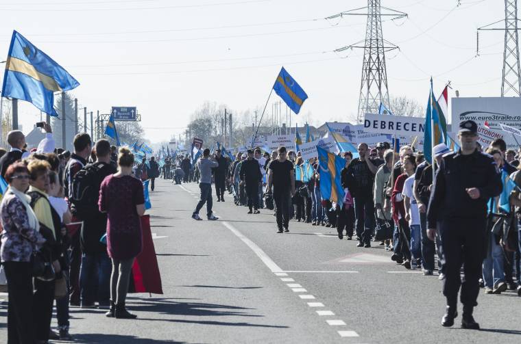 Összefogás erőltetett menetben