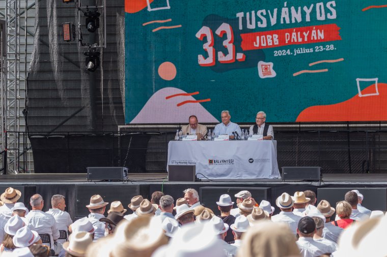 Orbán Viktor Tusványoson: mindenkinek van egy terve, amíg szájon nem vágják