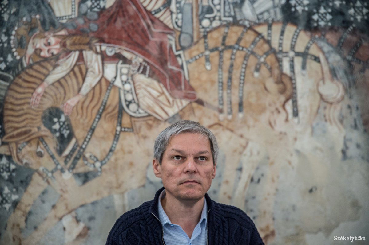 Dacian Ciolos korábbi román miniszterelnök látogatása a székelyderzsi unitárius templomban, ahol a középkori Szent László-legendát megjelenítő freskót tártak fel a régészek •  Fotó: Barabás Ákos