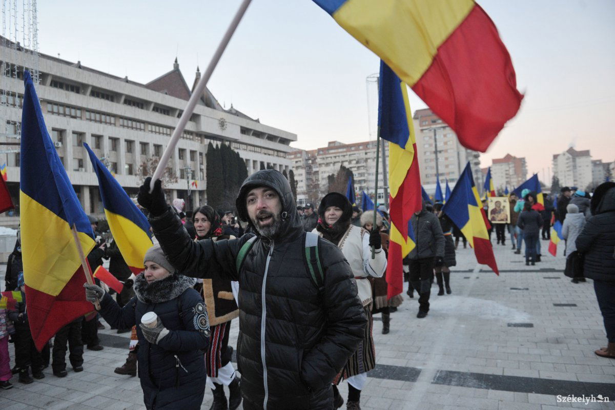 Ünneplők Csíkszeredában Erdély Romániához csatolásának centenáriumi ünnepségén december elsején •  Fotó: Beliczay László