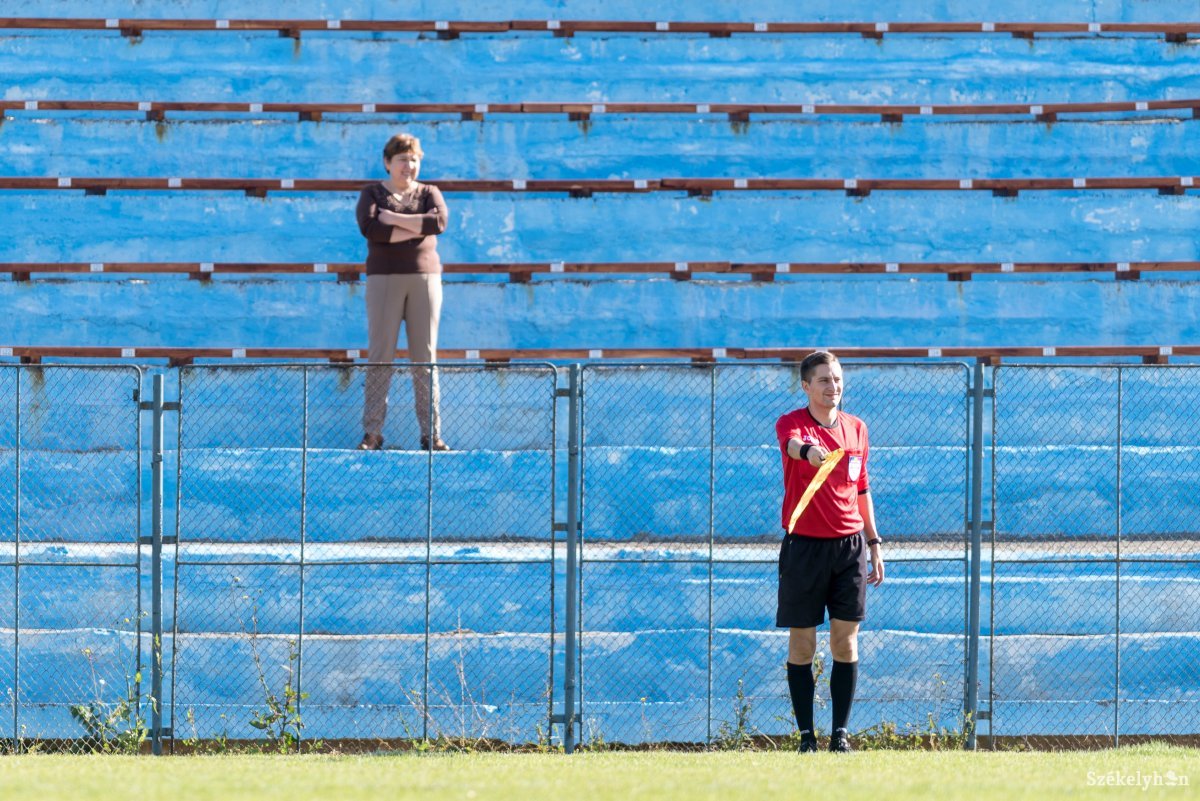 Les. A tavalyi ezüstérmes, a Székelyudvarhelyi Vasas Femina a sereghajtó, pont nélkül álló CSȘ Târgoviștét látta vendégül a sétatéri stadionban 2018. november 4-én •  Fotó: Veres Nándor