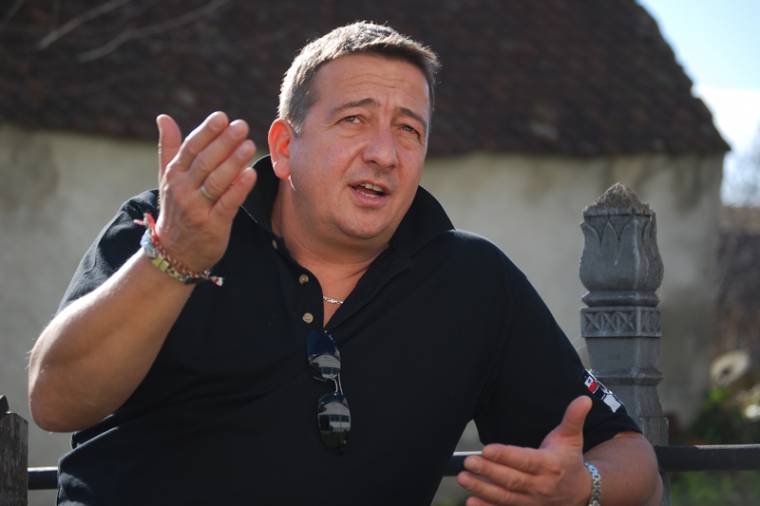 Indulatokat váltott ki Bayer cigányokról szóló cikke