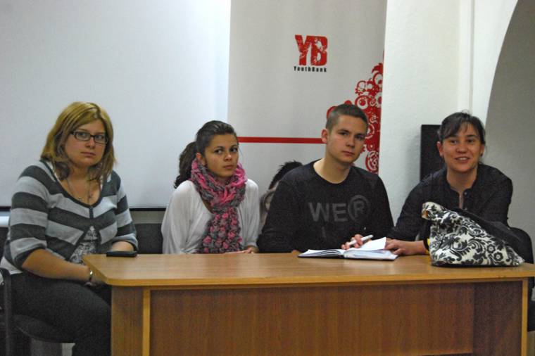 Újra teljes a YouthBank-csapat