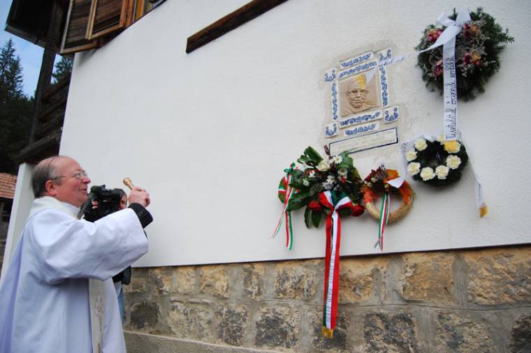 Emlékjelállító főhajtás a sikaszói Sütő-laknál
