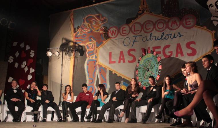 Rajtolnak az udvarhelyi gólyabálok