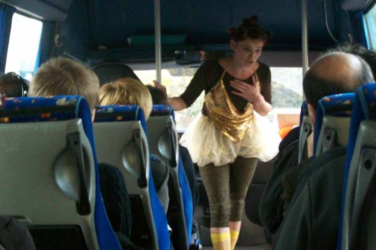 Színház a városi forgalomban: utazás Madyvel