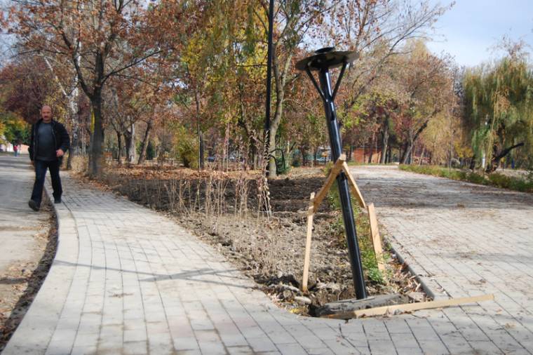 Rongálások, lopások a felújított városi parkban
