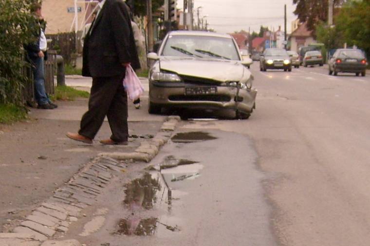 Három autó ütközött