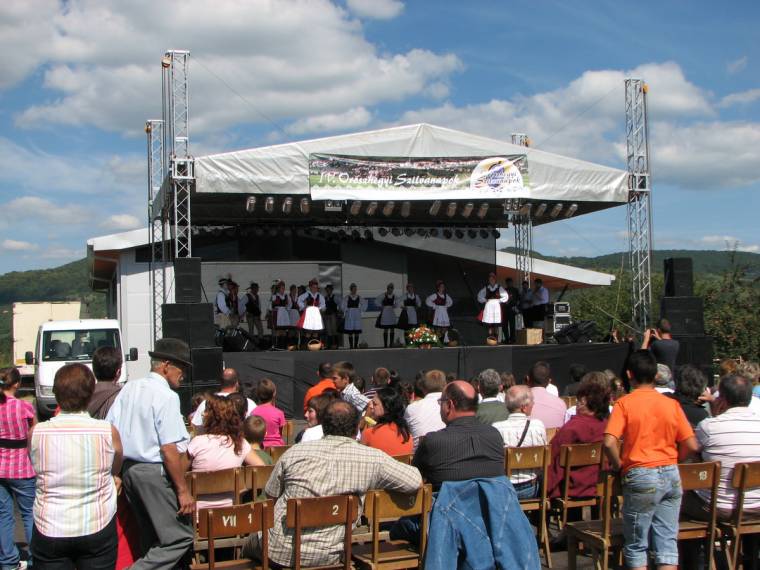 A gondok tengerében az ünnep a mentőőv