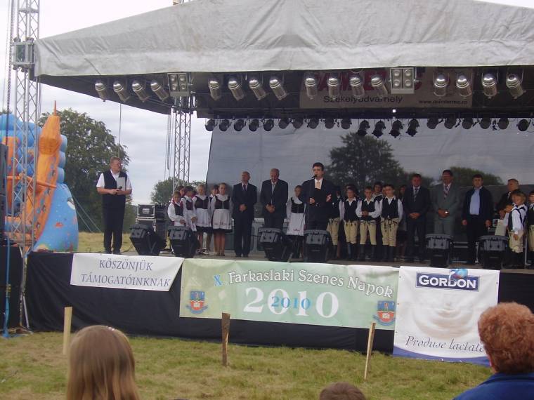 Farkaslaka: ünnep a baksák szomszédságában