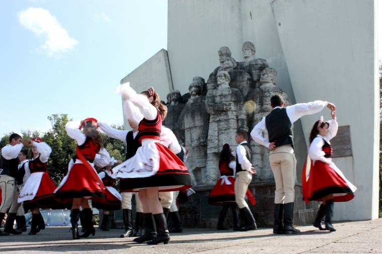 Agyagfalva: falunapok filmpremierrel