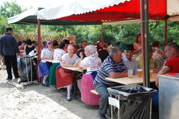 Kecset: Falunappal és szüreti bállal ünnepeltek