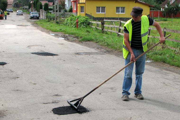 Elkezdték az udvarhelyi útjavításokat